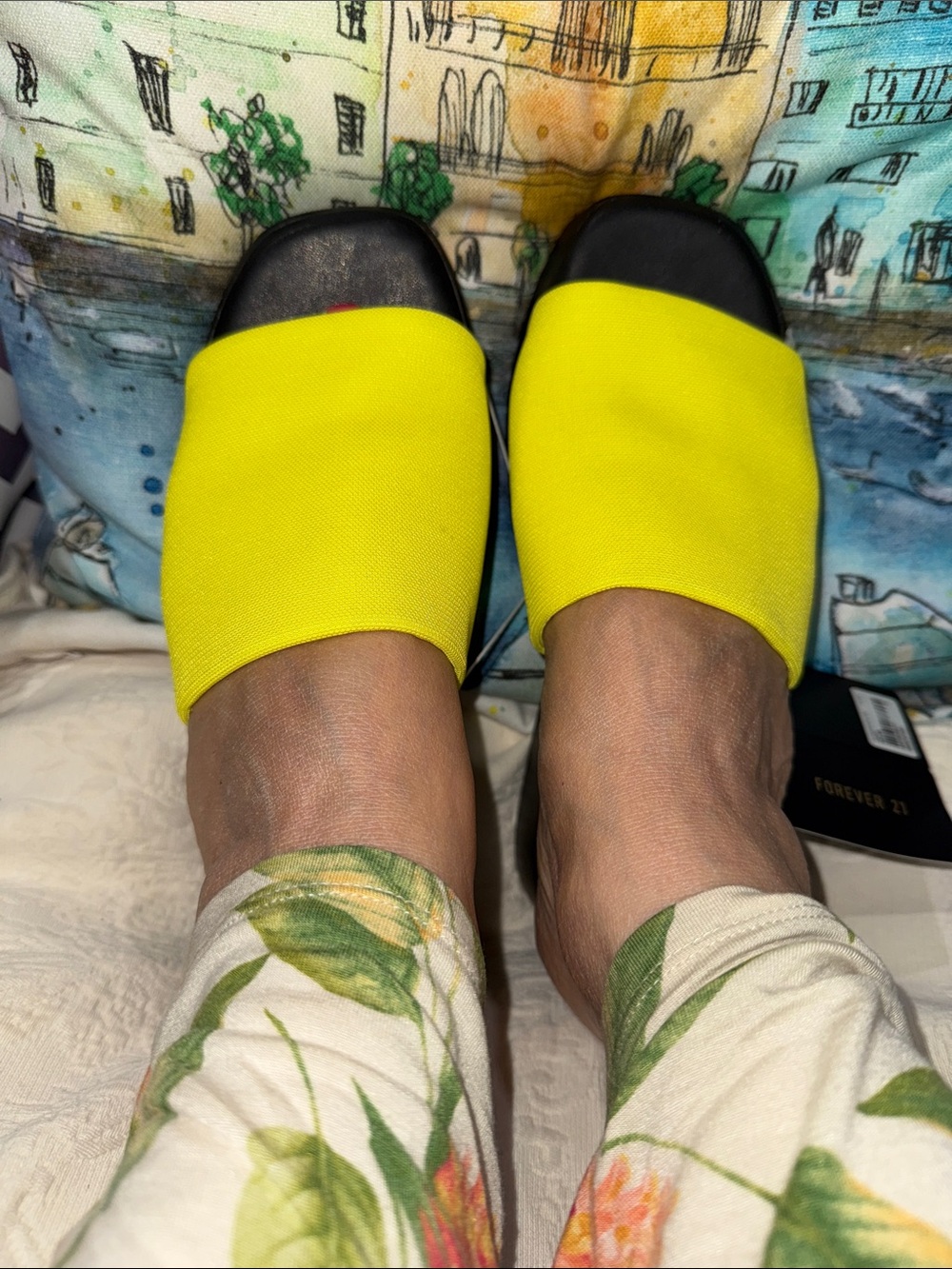 Forever 21 Neon Yellow Slide Mules size 8 new with tag comes with gift - Picture 8 of 16